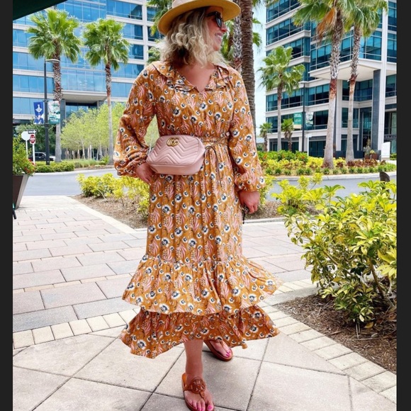 Dresses & Skirts - Balloon floral dress